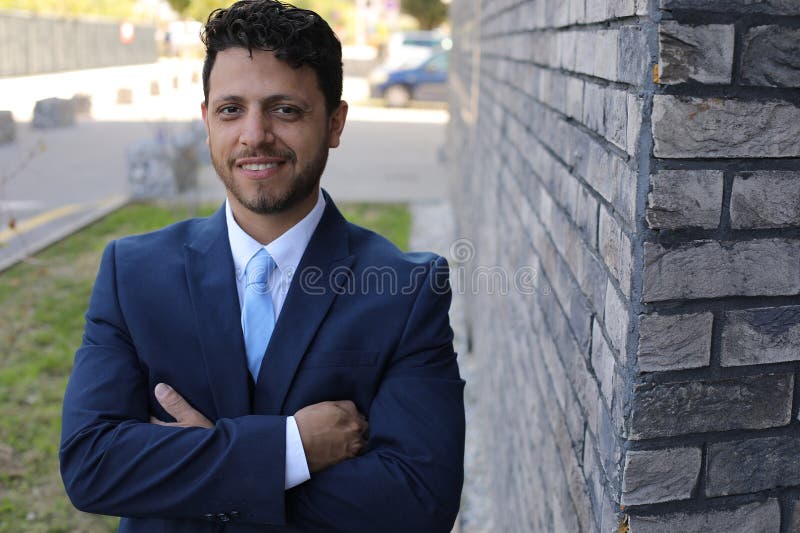 Hübscher Bartmann mit süßem Anzug stockfoto