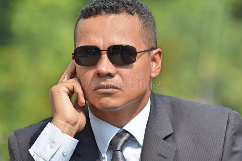 FBIAgent Listening Wearing Sunglasses Stockbild Bild von polizei