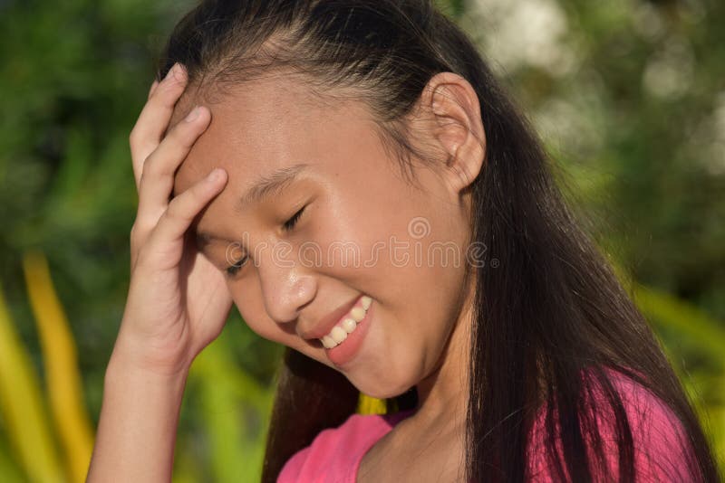 Hübsches Filipina Girl Laughing stockfotos Hübsches Filipina Girl Laughing stockfotos