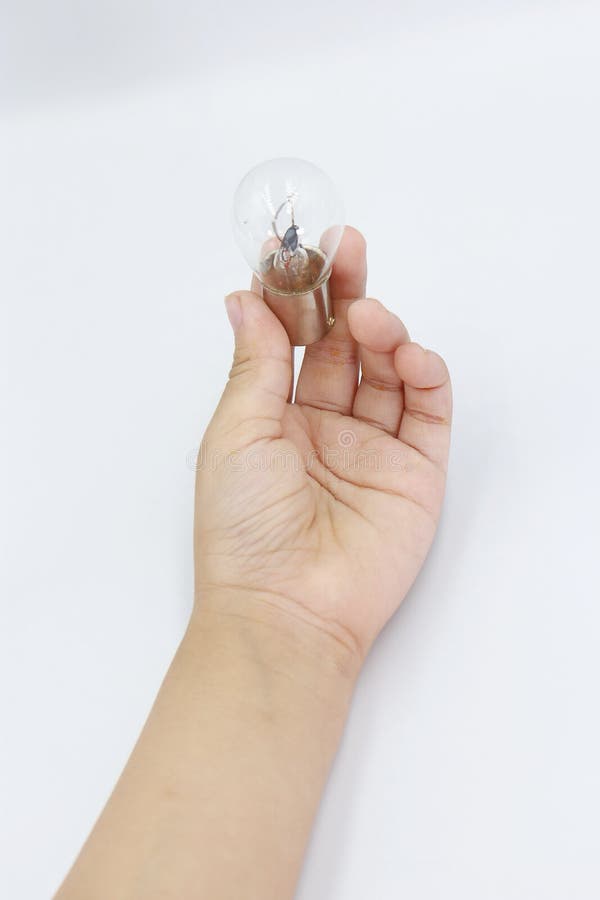 I bambini passano giudicare una lampadina isolata su fondo bianco fotografie stock I bambini passano giudicare una lampadina isolata su fondo bianco fotografie stock