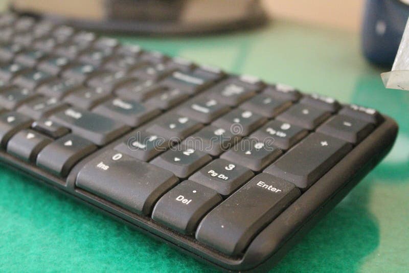I beräkning är ett datortangentbord enstil apparat, version 1 royaltyfria bilder I beräkning är ett datortangentbord enstil apparat, version 1 royaltyfria bilder