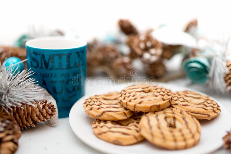 I biscotti ed i biscotti, caffè e tè, hanno servito da pasto della prima colazione fotografie stock libere da diritti I biscotti ed i biscotti, caffè e tè, hanno servito da pasto della prima colazione fotografie stock libere da diritti