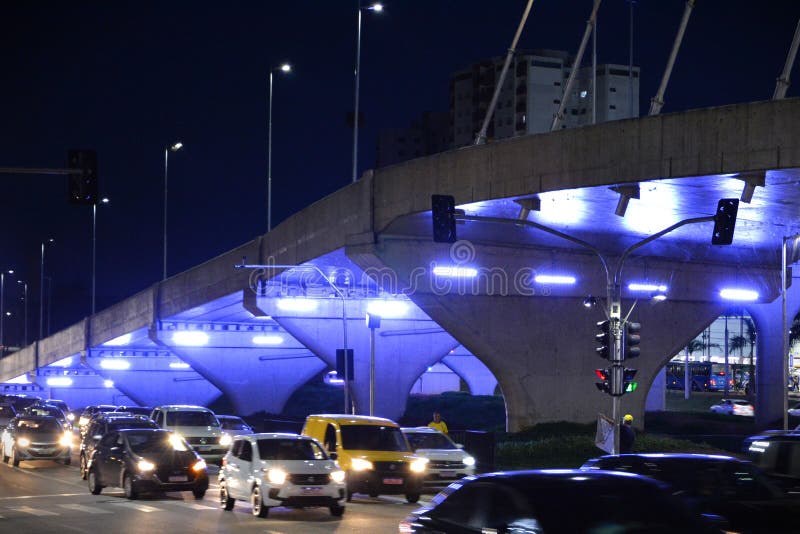 S�o Jos� dos Campos, April 5, 2024: Details of the Juana Blanco arch of innovation cable-stayed bridge on a busy night. S�o Jos� dos Campos, April 5, 2024: Details of the Juana Blanco arch of innovation cable-stayed bridge on a busy night
