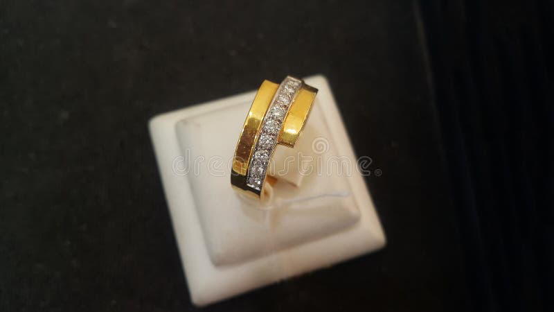 I diamanti sono preziosi, costosi e rari Per la fabbricazione di gioielli fotografia stock