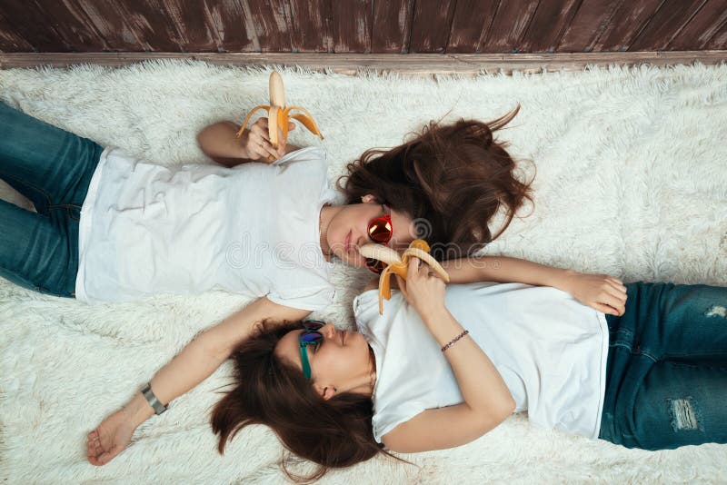 I gemelli sono giocati fotografie stock I gemelli sono giocati fotografie stock