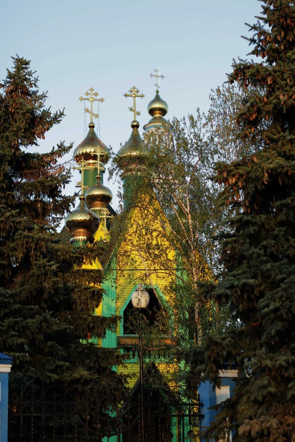 I helgonkyrkan för namn allra Ulyanovsk (Simbirsk) stad royaltyfri foto I helgonkyrkan för namn allra Ulyanovsk (Simbirsk) stad royaltyfri foto