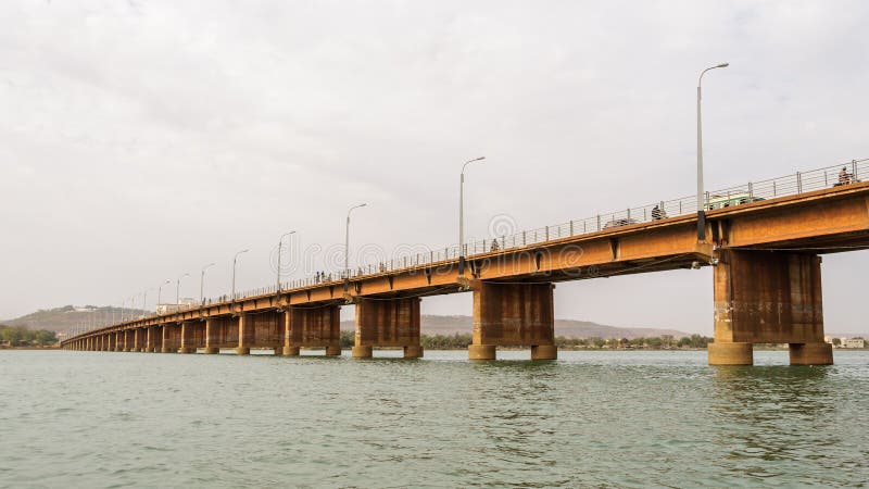 I martiri gettano un ponte su (il DES di Pont martirizza) a Bamako fotografia stock I martiri gettano un ponte su (il DES di Pont martirizza) a Bamako fotografia stock