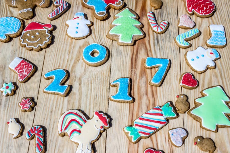 I pan di zenzero sono decorati per il nuovo anno ed il Natale & il x28; può essere usato come card& x29; immagine stock libera da diritti I pan di zenzero sono decorati per il nuovo anno ed il Natale & il x28; può essere usato come card& x29; immagine stock libera da diritti