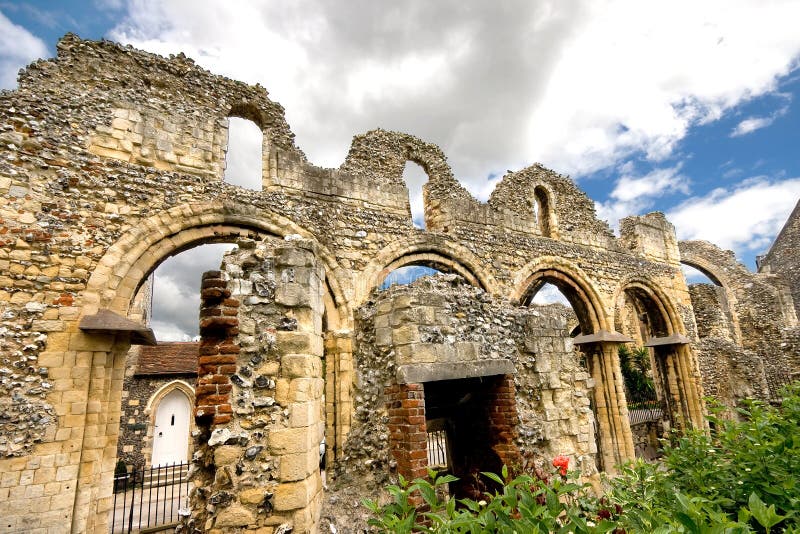 I riuns antichi si avvicinano alla cattedrale di Canterbury immagine stock libera da diritti I riuns antichi si avvicinano alla cattedrale di Canterbury immagine stock libera da diritti