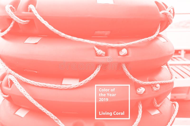 I salvagente sulla nave sono impilati Colore del di corallo vivente di anno 2019 Tavolozza popolare di tendenza per le illustrazi immagini stock I salvagente sulla nave sono impilati Colore del di corallo vivente di anno 2019 Tavolozza popolare di tendenza per le illustrazi immagini stock