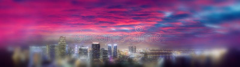 I stadens centrum Miami på solnedgången, flyg- panoramautsikt arkivfoton I stadens centrum Miami på solnedgången, flyg- panoramautsikt arkivfoton