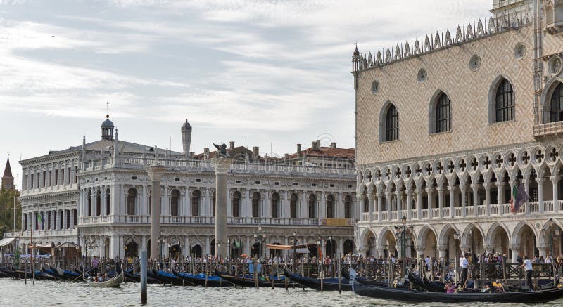 I turisti su San Marco quadrano a Venezia, Italia