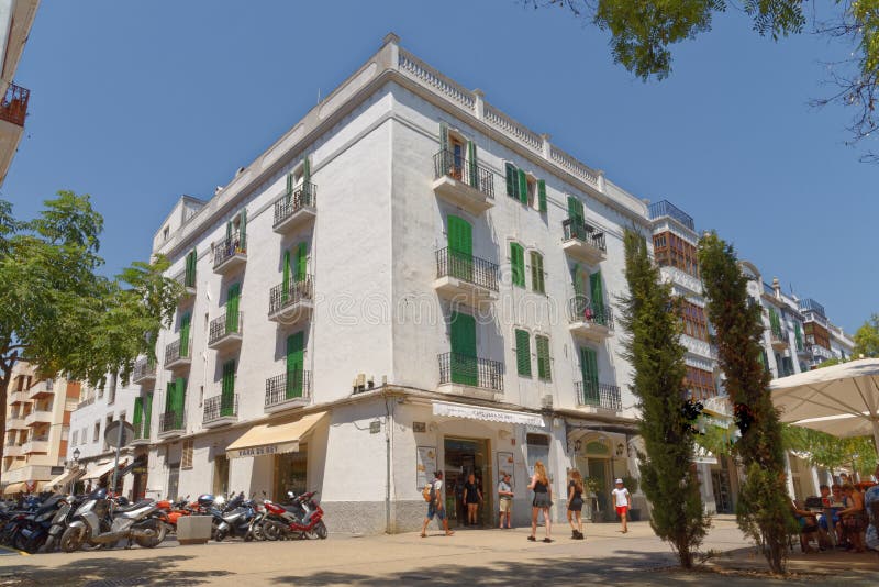 Ibiza, Spanien: tradicional Gebäude sonnige Cafékultur lizenzfreies stockbild Ibiza, Spanien: tradicional Gebäude sonnige Cafékultur lizenzfreies stockbild