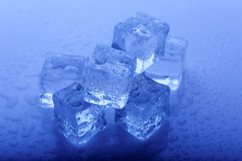 https://thumbs.dreamstime.com/b/ice-cubes-16912760.jpg