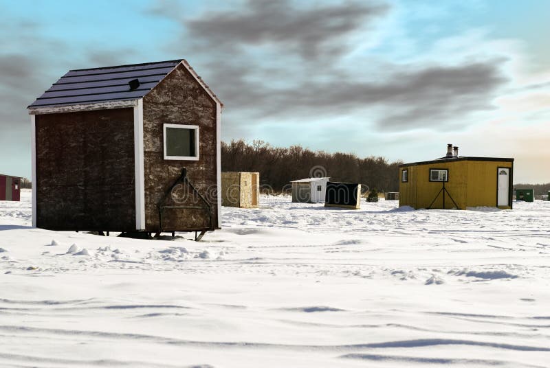 Ice Fishing Huts: Over 33 Royalty-Free Licensable Stock Illustrations &  Drawings