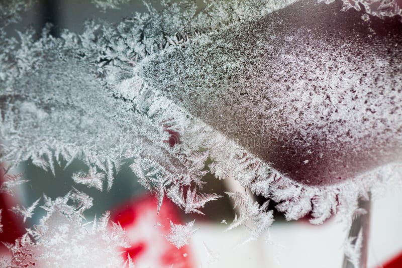 https://thumbs.dreamstime.com/b/ice-flowers-glass-texture-background-80505395.jpg