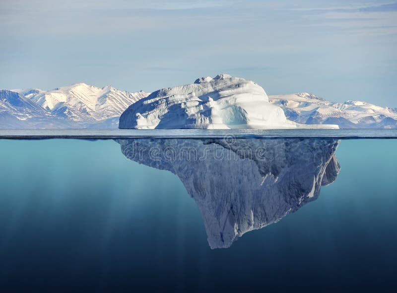 Iceberg com vista acima e subaquática