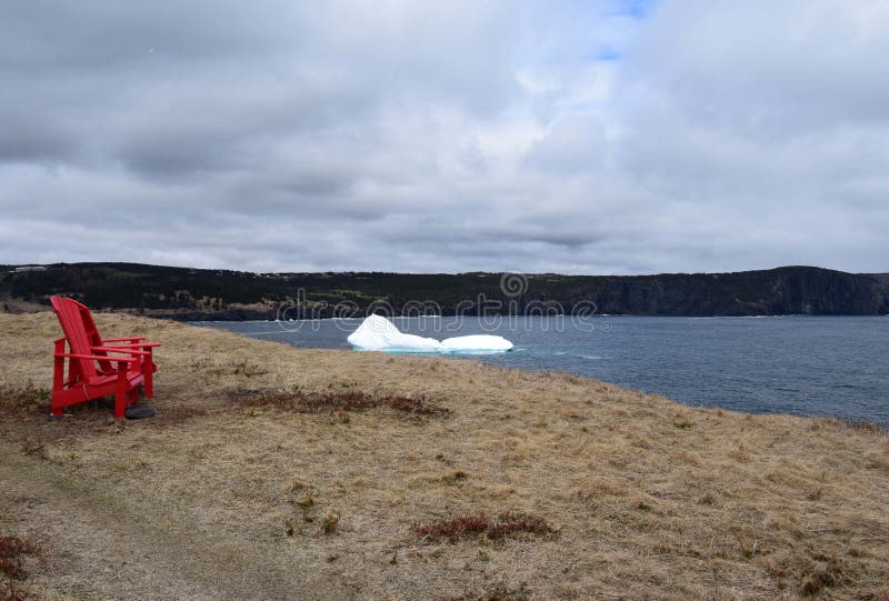 Iceberg flottant pr?s du littoral de Terre-Neuve image stock Iceberg flottant pr?s du littoral de Terre-Neuve image stock