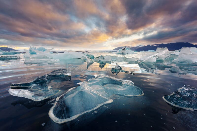 Iceberg nella laguna glaciale di Jokulsarlon