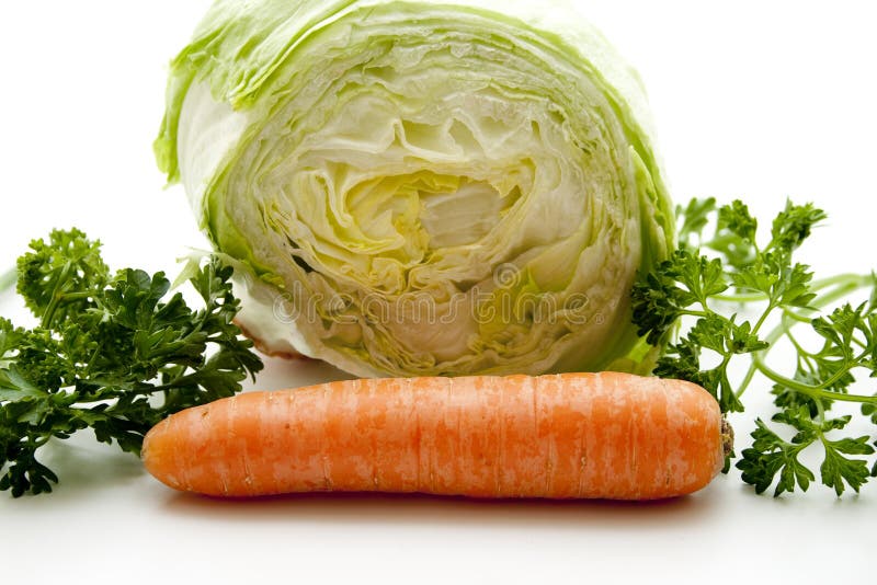 Iceberg salad with carrot