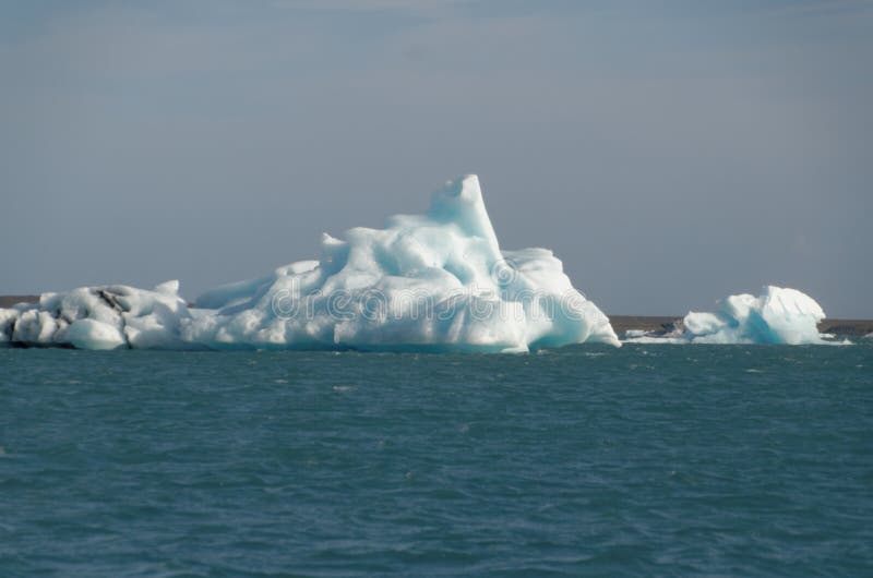 Iceburgs in een Ijzige Lagune stock fotografie Iceburgs in een Ijzige Lagune stock fotografie
