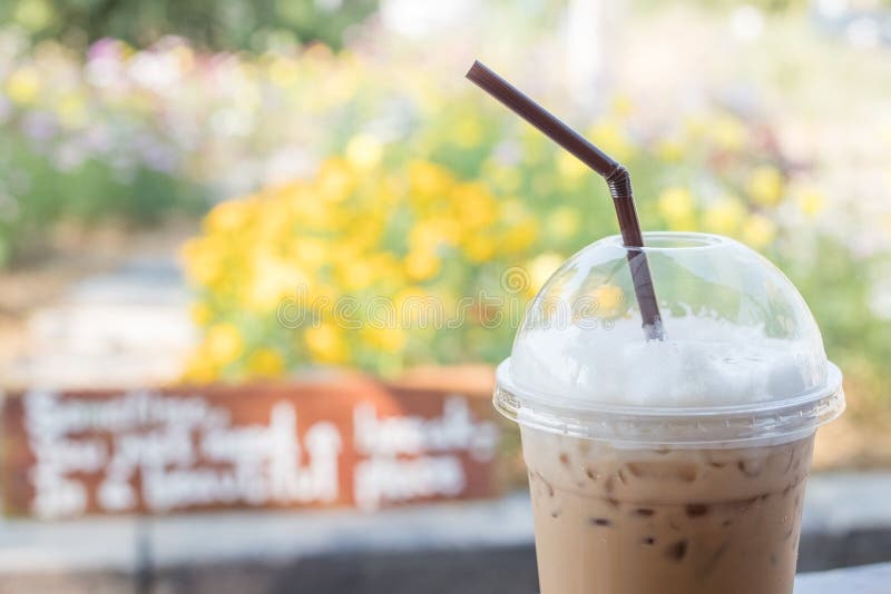 https://thumbs.dreamstime.com/b/iced-coffee-cappuccino-plastic-cup-straw-flower-garde-garden-blurred-background-72938920.jpg