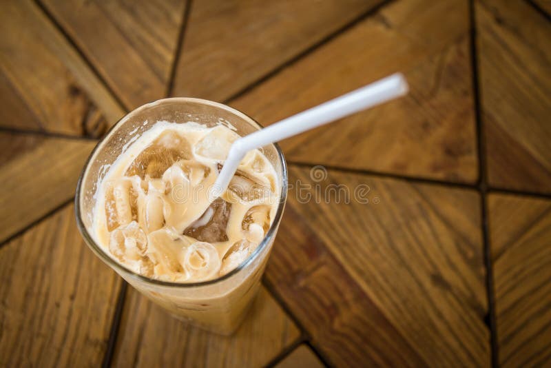 https://thumbs.dreamstime.com/b/iced-coffee-glass-wooden-table-iced-coffee-glass-100121793.jpg