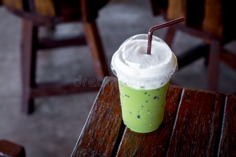 https://thumbs.dreamstime.com/b/iced-green-tea-matcha-latte-milk-foam-plastic-cup-brown-straw-wooden-table-coffee-shop-healthy-drink-195493599.jpg