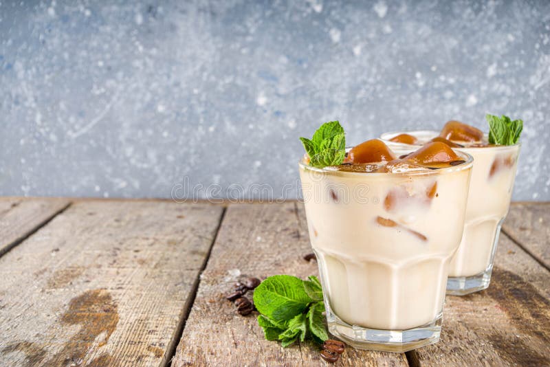 https://thumbs.dreamstime.com/b/iced-summer-coffee-cold-latte-frappe-frappuccino-cocktail-drink-frozen-ice-cubes-milk-non-dairy-mint-leaves-wooden-193836124.jpg
