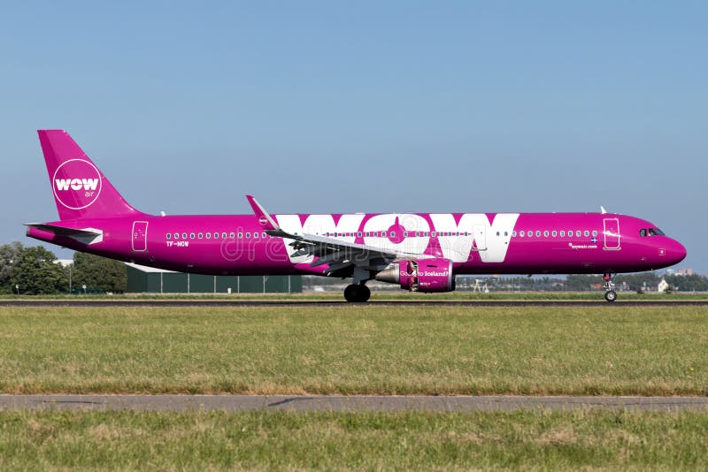 WOW Air editorial stock photo. Image of reverse, runway - 121800958