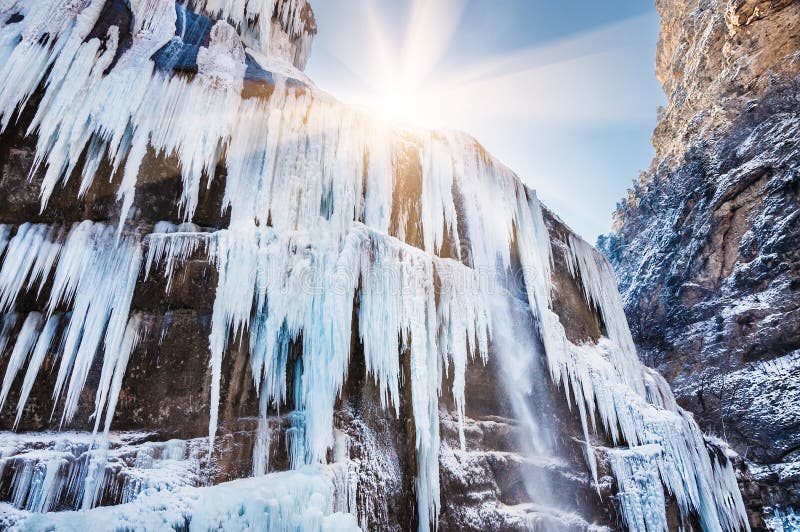 Icicles and a jet of water on the frozen waterfall stock photography Icicles and a jet of water on the frozen waterfall stock photography