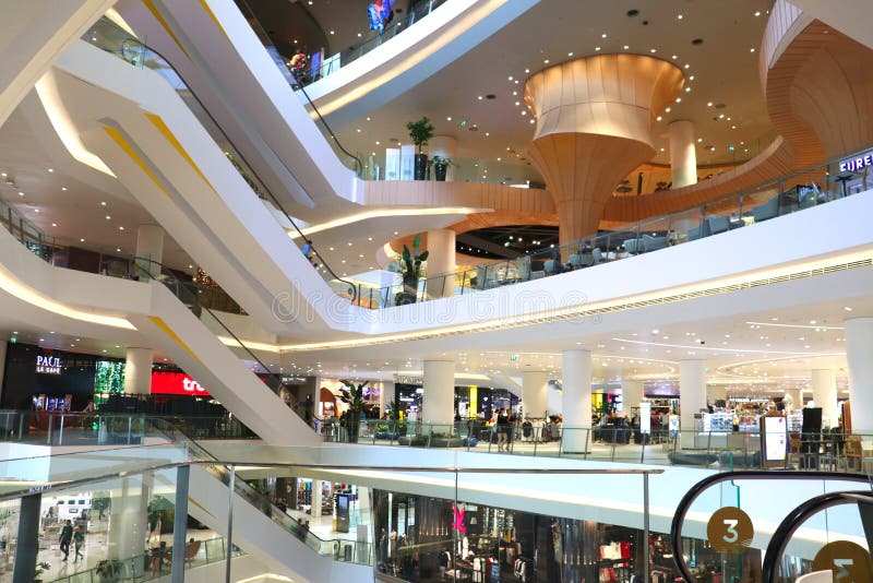 Icon Siam Shopping Mall in Bangkok, … – License image – 71304404 ❘  lookphotos