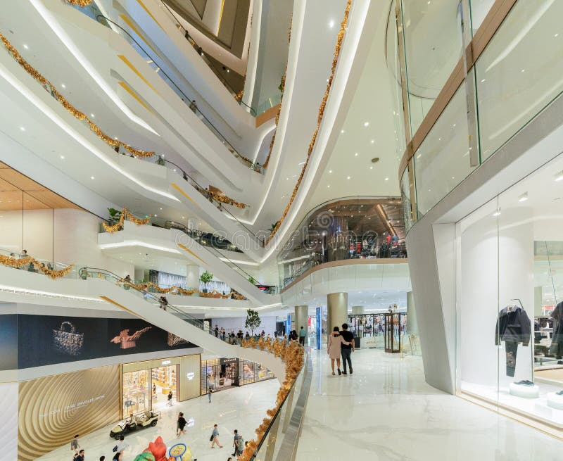 Icona Siam, centro commerciale della plaza nella costruzione moderna in struttura di architettura concettuale, decorazione di int fotografia stock Icona Siam, centro commerciale della plaza nella costruzione moderna in struttura di architettura concettuale, decorazione di int fotografia stock