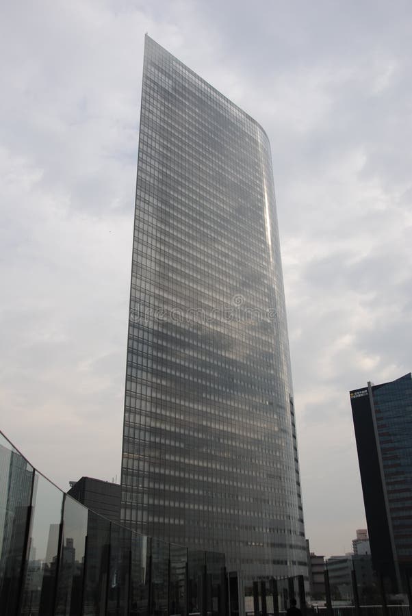 Iconic kontorskvarter i Tokyo det Shiodome området royaltyfri foto Iconic kontorskvarter i Tokyo det Shiodome området royaltyfri foto