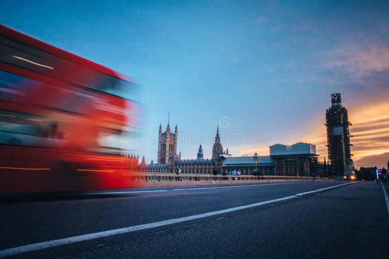 Iconic red double decker on Westminster Bridge front House and Big Ben in London zdjęcie stock