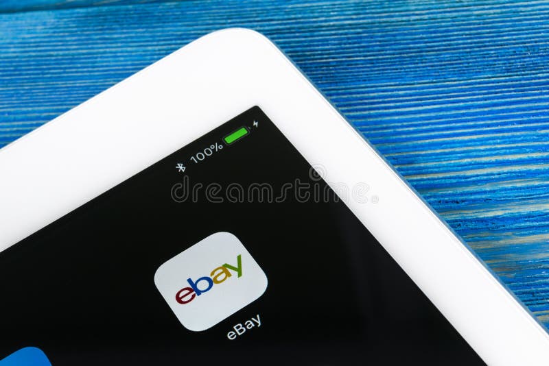 Icône d'application d'Ebay sur plan rapproché d'écran d'iPad d'Apple le pro icône d'eBay APP eBay COM est les plus grands sites W photos stock