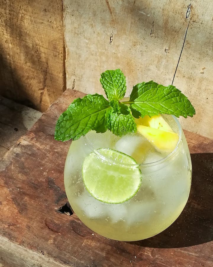 Idea for Decoration Refreshing Cold Cocktail with Lime, Pinapple and