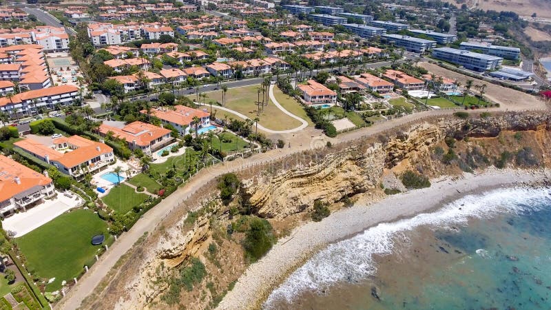 Ideia aérea do litoral de Rancho Palos Verdes e das casas, Californ imagem de stock royalty free Ideia aérea do litoral de Rancho Palos Verdes e das casas, Californ imagem de stock royalty free