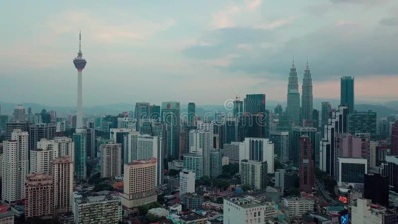 Ideia aérea majestosa da skyline da cidade de Kuala Lumpur