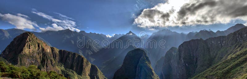 Ideia da escala de montanha de Andes - Machu Picchu