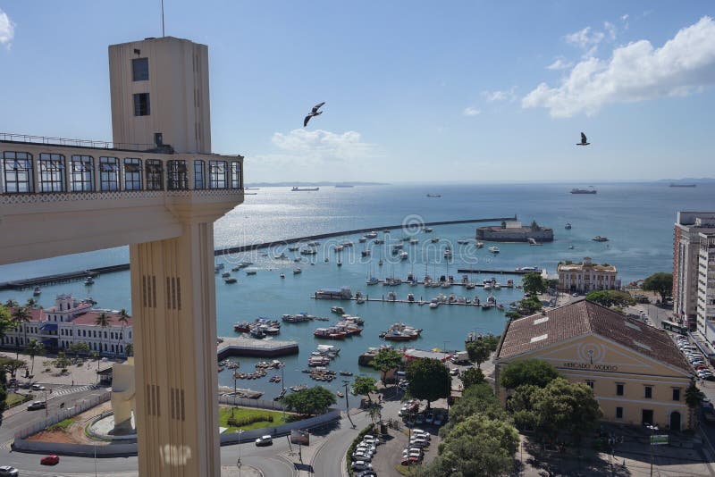 Ideia de elevador de Lacerda e de todo o ósmio Santos de Baía Baia de TODOS de Saint fotografia de stock Ideia de elevador de Lacerda e de todo o ósmio Santos de Baía Baia de TODOS de Saint fotografia de stock