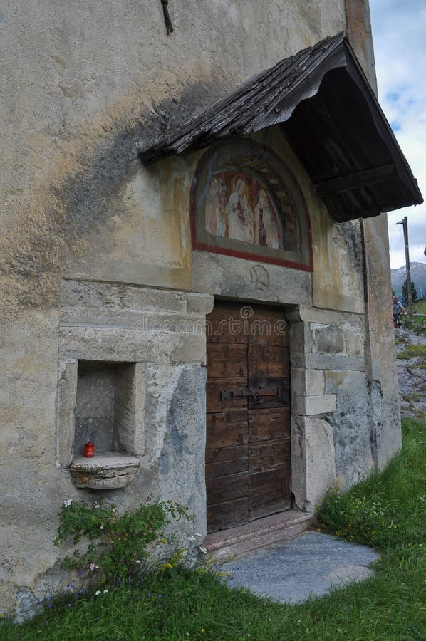 Vista do centro histórico de Bormio fotos de stock
