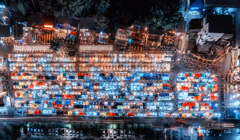 Ideia superior de cima de um mercado da noite na noite na cidade de Banguecoque, fotografia de stock Ideia superior de cima de um mercado da noite na noite na cidade de Banguecoque, fotografia de stock