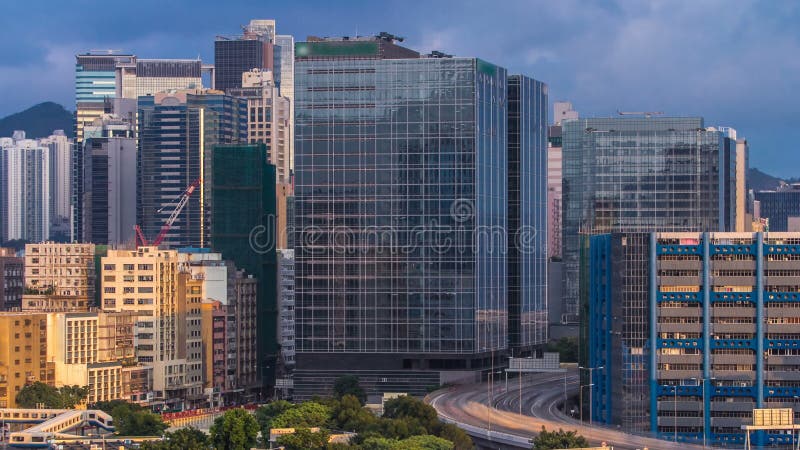 Ideia superior do dia ocupado do tráfego no timelapse urbano da finança, cidade de Hong Kong