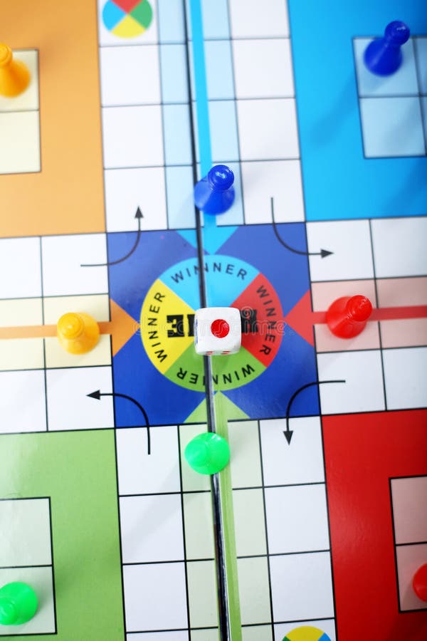 Ludo Board Dice E Peão Tempos Antigos Tradicionais Da Vila Passando Por  Amigos E Jogos Familiares Foto de Stock - Imagem de amigos, evento:  219689890