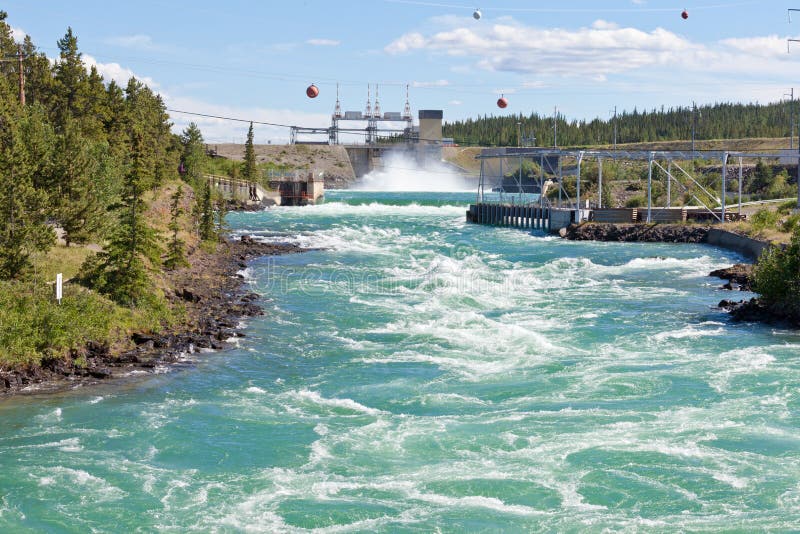 Idro canale di scarico il Yukon Canada della diga di potere di Whitehorse