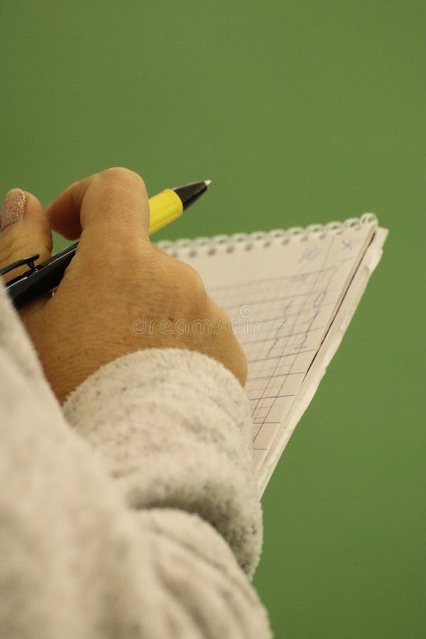Idrottsdomaren håller pennan arkivfoto
