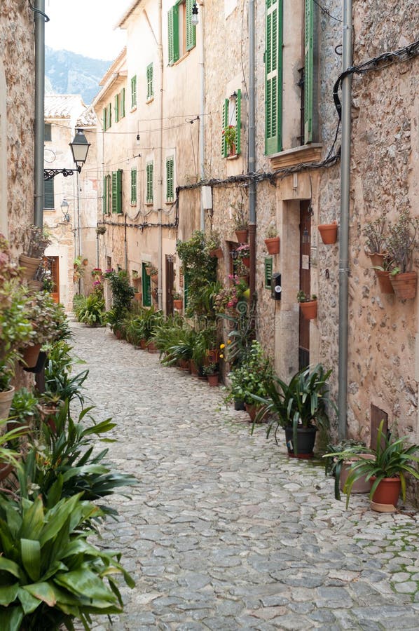 Idyllic street scene in Valldemossa. Valldemossa, Spain - March 2017. Idyllic street scene in Valldemossa on Mallorca island royalty free stock photos Idyllic street scene in Valldemossa. Valldemossa, Spain - March 2017. Idyllic street scene in Valldemossa on Mallorca island royalty free stock photos