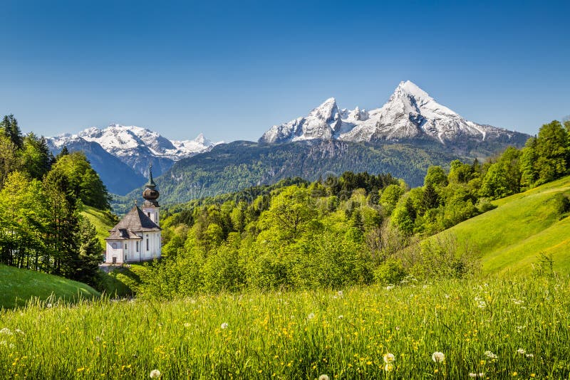 Idylliczny góra krajobraz w Bawarskich Alps, Berchtesgadener ziemia, Niemcy
