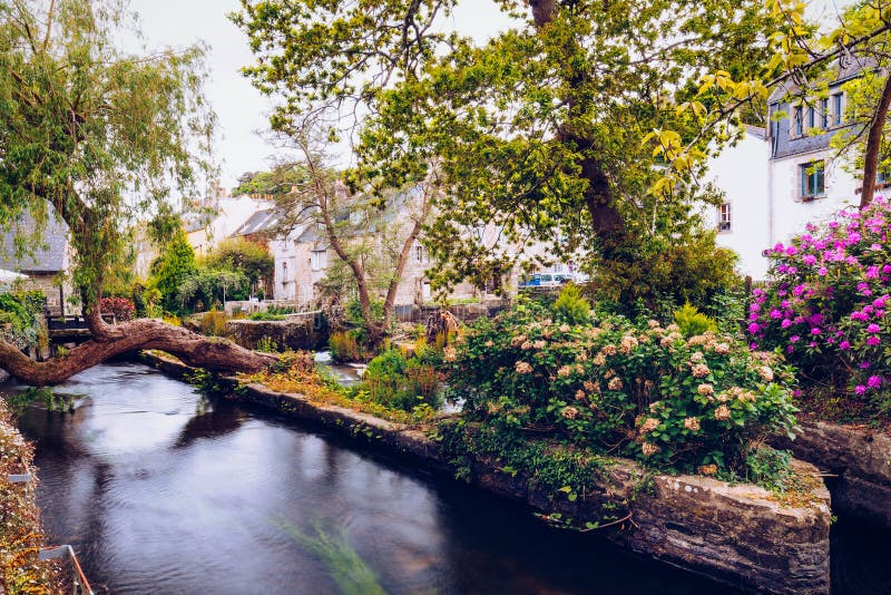Idyllische Landschaft bei Pont-Aven, eine Kommune im Finistere-departm lizenzfreie stockfotografie Idyllische Landschaft bei Pont-Aven, eine Kommune im Finistere-departm lizenzfreie stockfotografie